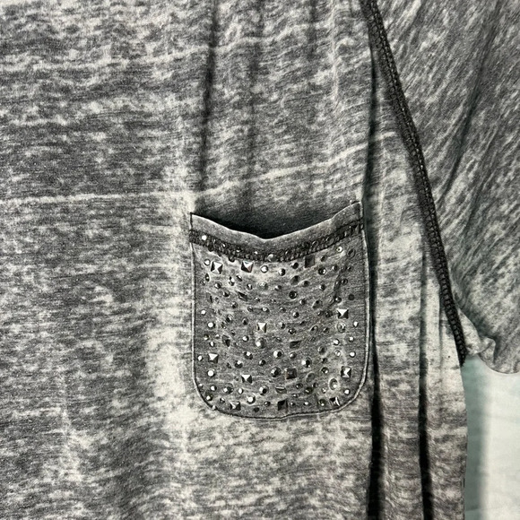 Seven7 Gray & White Burnout Semi-Sheer High Low T-Shirt with Accent Pocket - Med - Picture 8 of 10